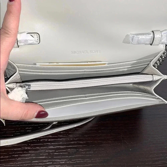 MICHAEL KORS JET SET ITEM LG WALLET ON A CHAIN - Picture 8 of 13